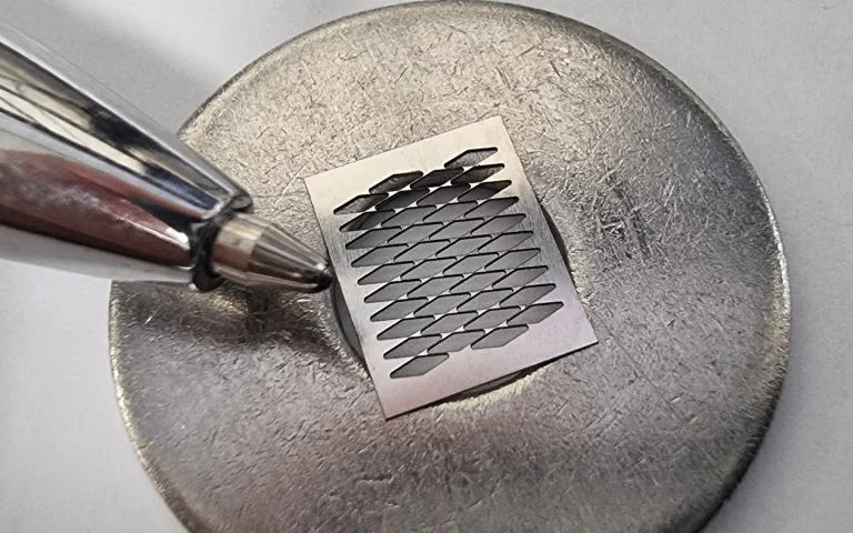 100 µm thickness stainless steel cutting.