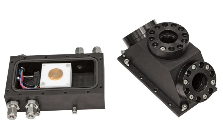 Hermetically sealed sample cell with heater